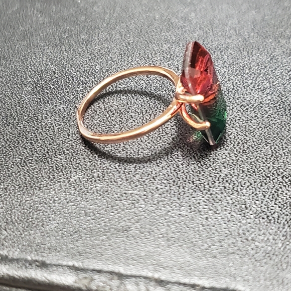 Gold tone pink & green stone ring - Picture 3 of 8